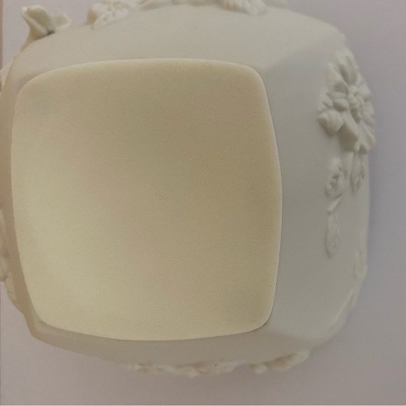 Retired PARTYLITE Enchantment Fairy Bisque Porcelain Pillar Candle Holder - Picture 6 of 9